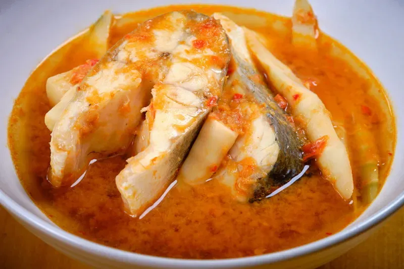 Gaeng Som Pla (Sour Fish Curry)